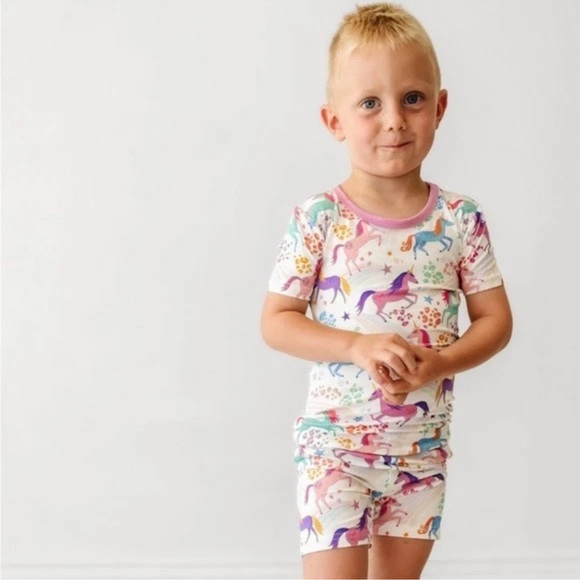 🦄✨ Little Sleepies Unicorn Magic Bamboo Short Sleeve & Shorts Pajama Set NEW 2T - Picture 2 of 6